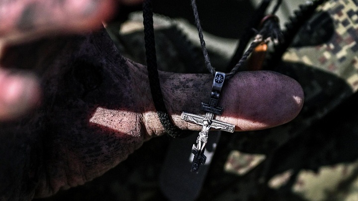 Мощи 17 святых и иконы привезли на фронт