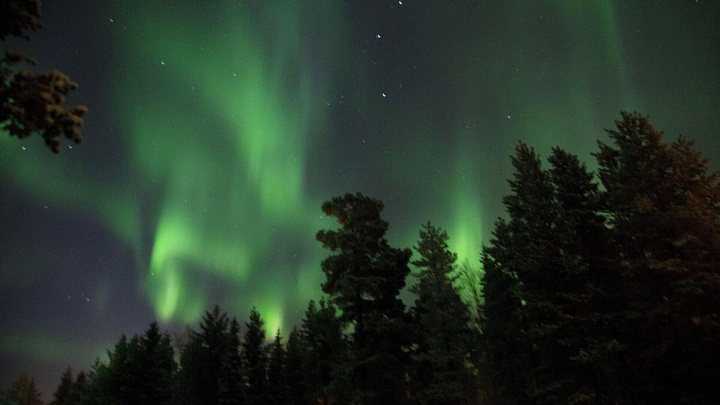 Самая мощная в 2025 году вспышка на Солнце вызвала сильные полярные сияния