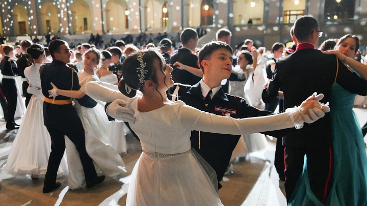 Белоусов отметил рост числа участников кремлевского кадетского бала