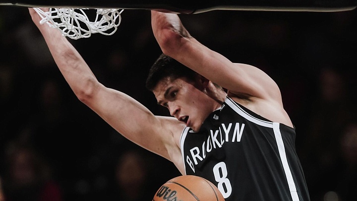 "Бруклин" проиграл "Сан-Антонио" в матче НБА, Демин набрал 6 очков
