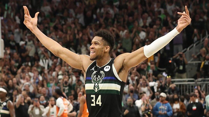 "Милуоки" благодаря дабл-даблу Адетокунбо обыграл "Атланту" в матче НБА