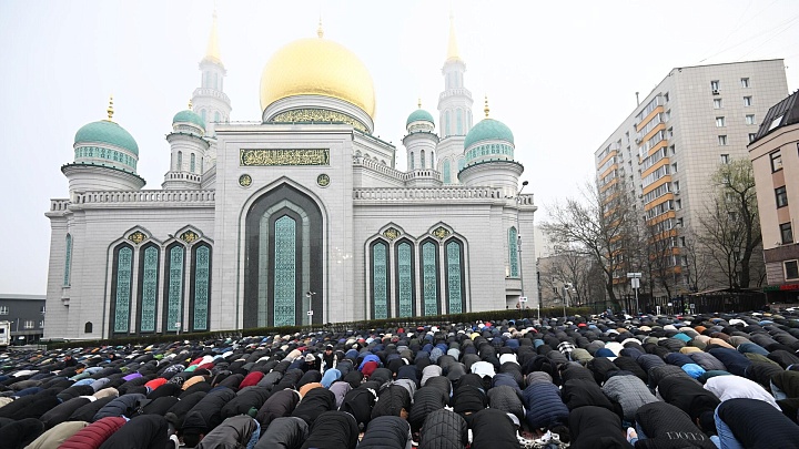 Муфтий рассказал, что нельзя брать с собой на молитву в Ураза-байрам