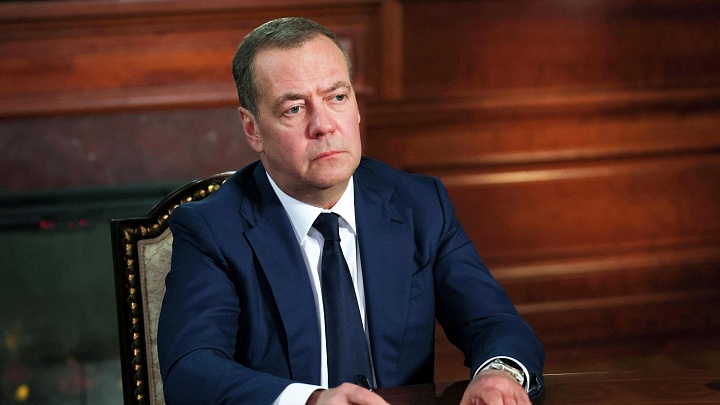 Медведев заявил, что Россия не обращает внимания на мнение коллективного Запада